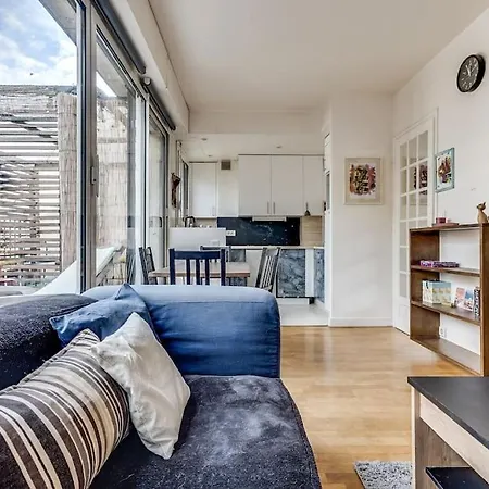 Magnifique Avec Terrasse Calme Et Cosy - Court - 6mc Parigi